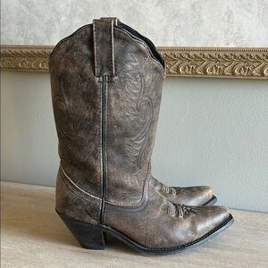 Rockin country brown women’s cowboy boots  size 8.5​